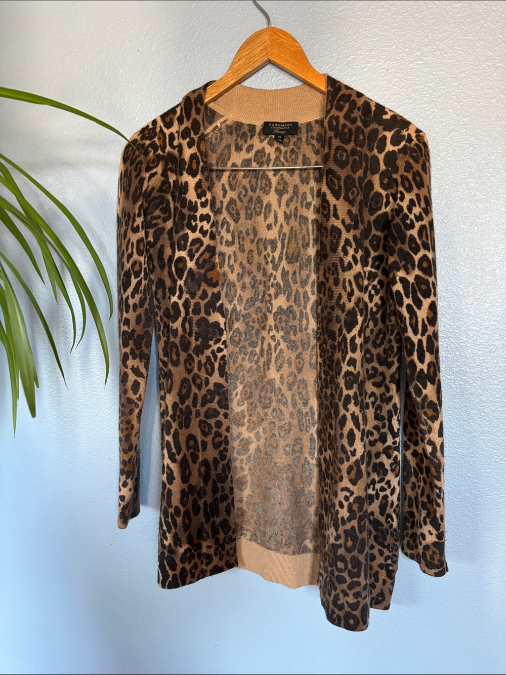 CASHMERE CHARTER CLUB Cheetah print cardigan. Size XS